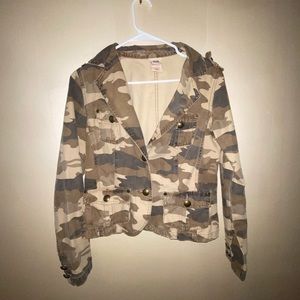 Small (4/6) Camo blazer